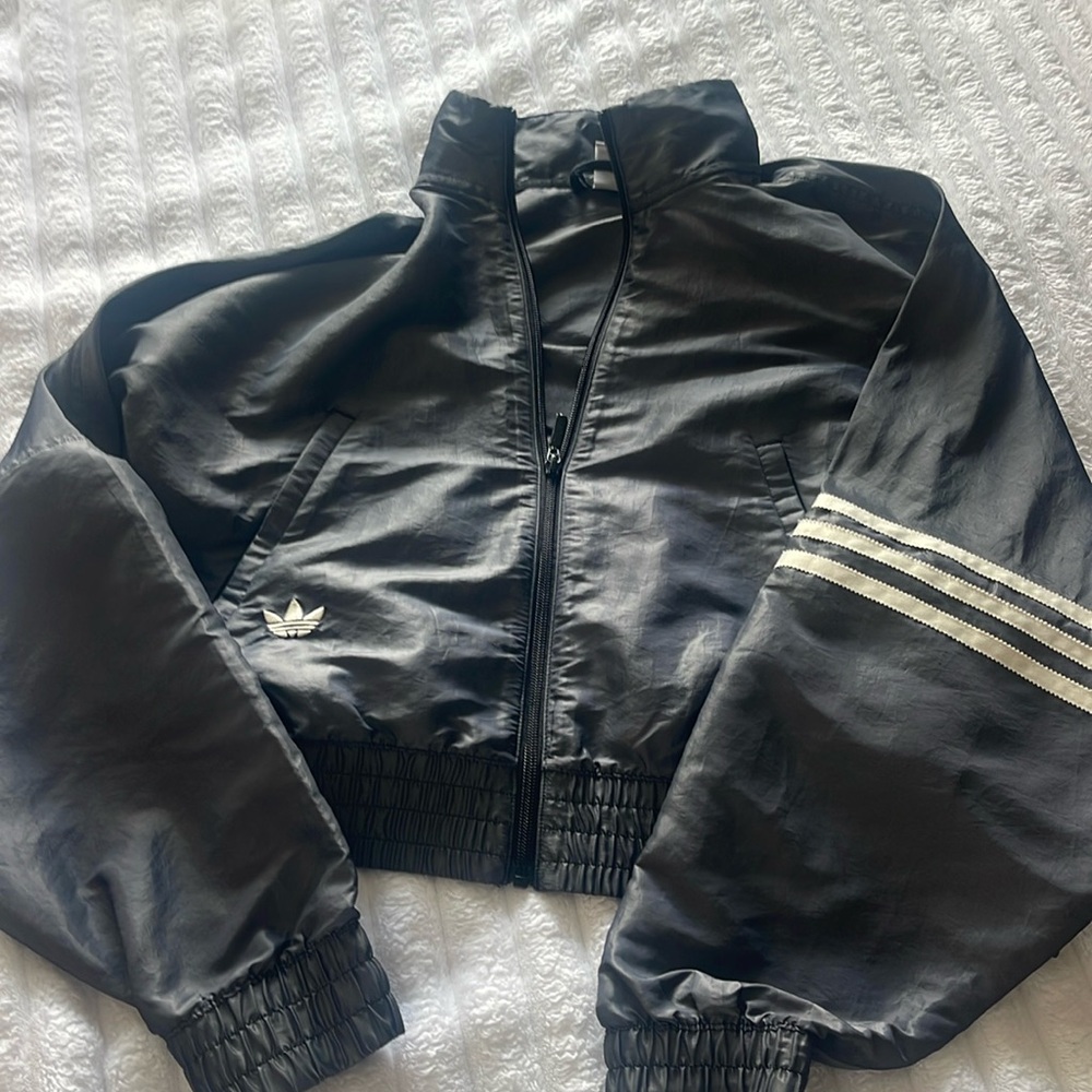 Adidas Women’s Neuclassic Track Zippered Jacket. Medium.